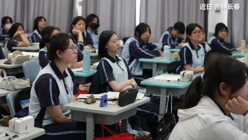 他当县长架空书记 亲妹是“白手套”,澳门金钥匙二肖中特免费,创造力策略实施推广_社交版V7.55